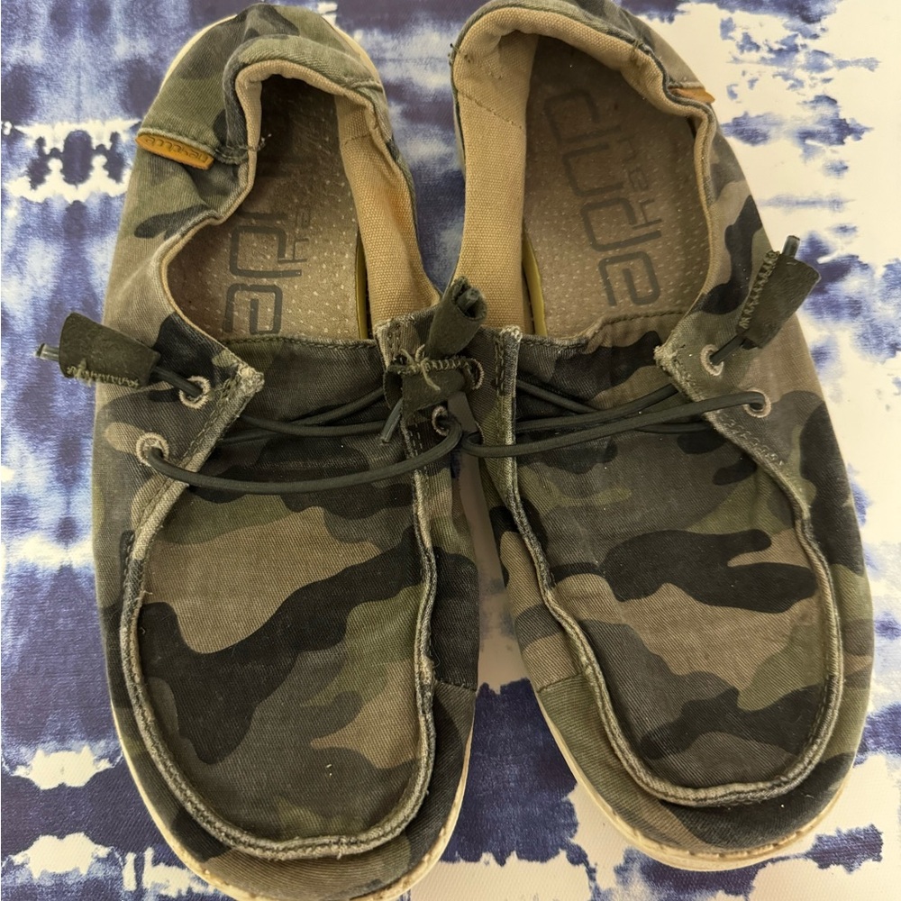Camo Hey Dude shoes size 6